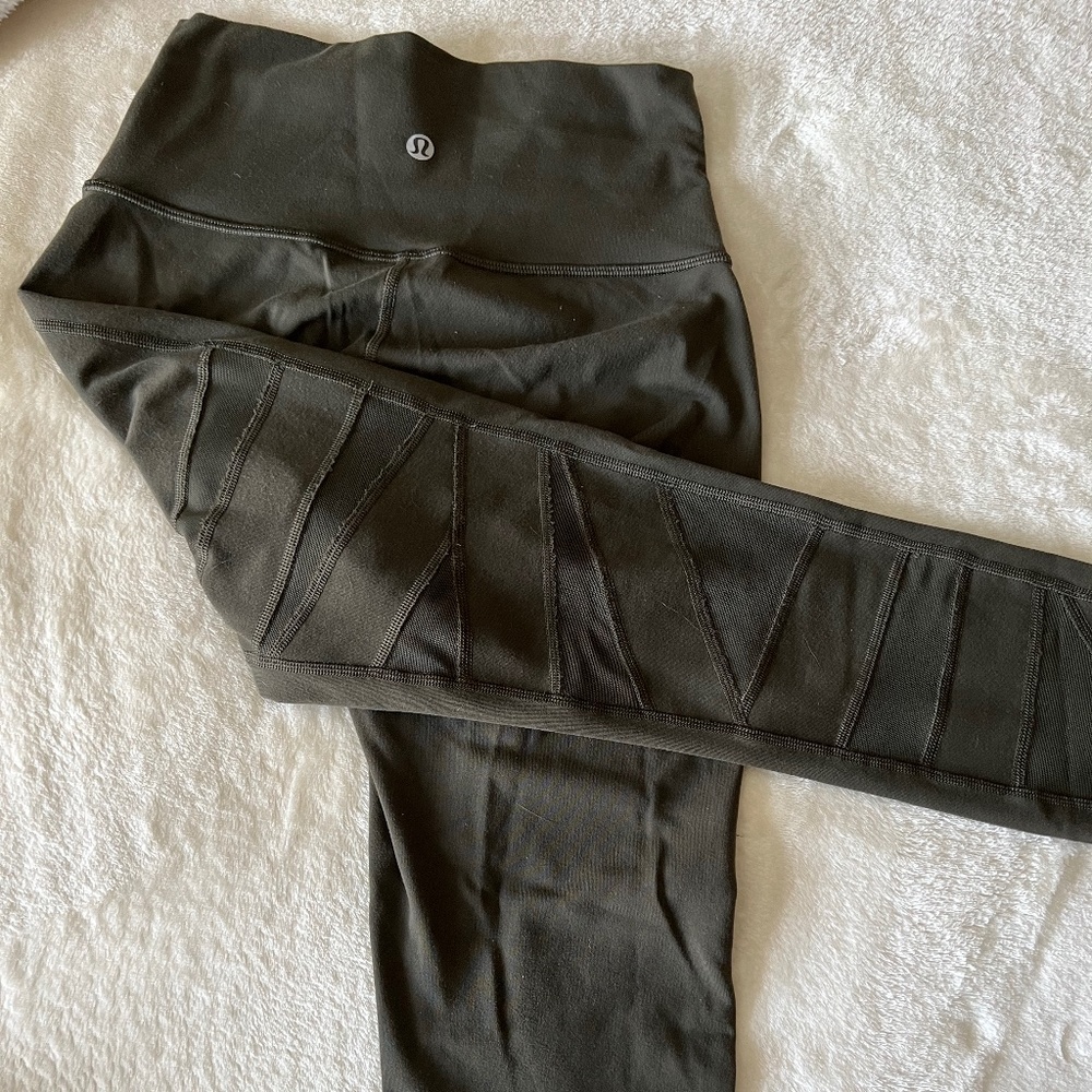 Lululemon leggings, size4, camo green - Picture 4 of 5